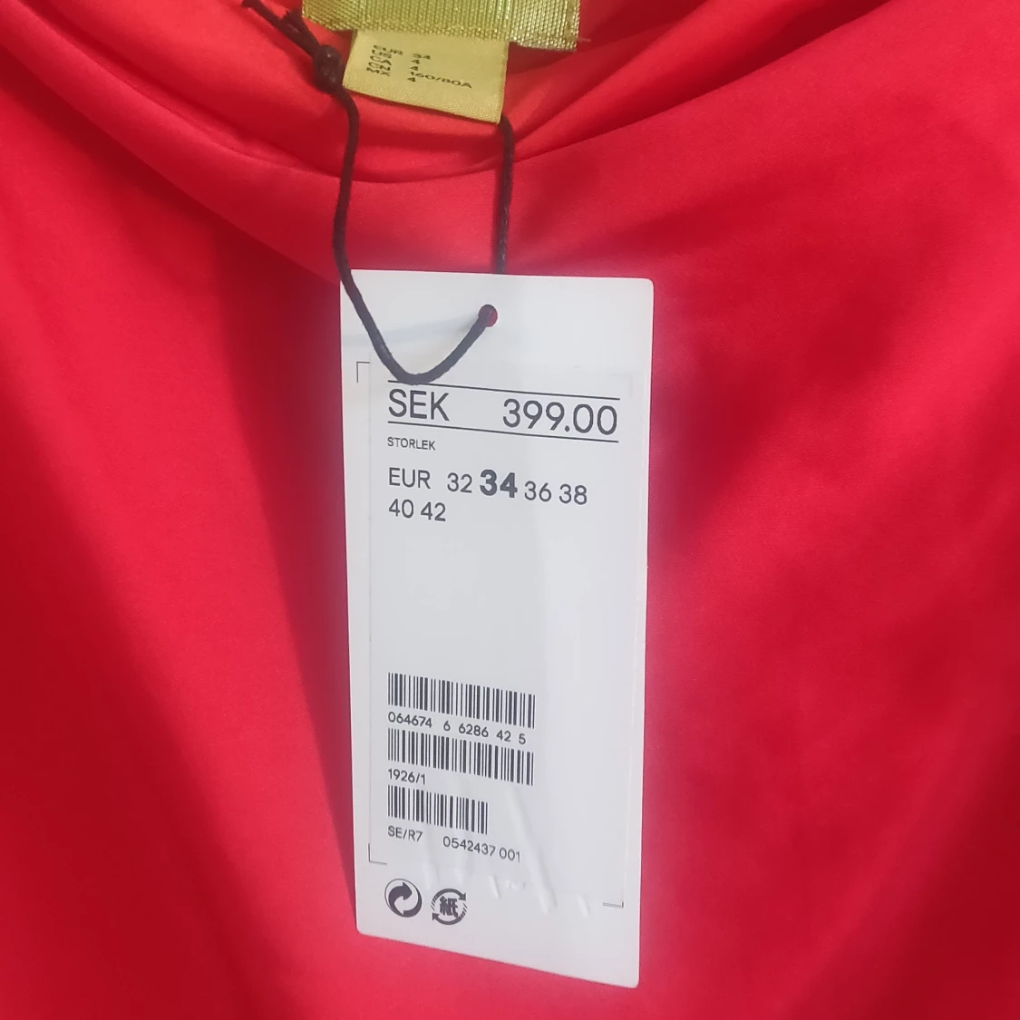 Klarröd silkig klänning - 91