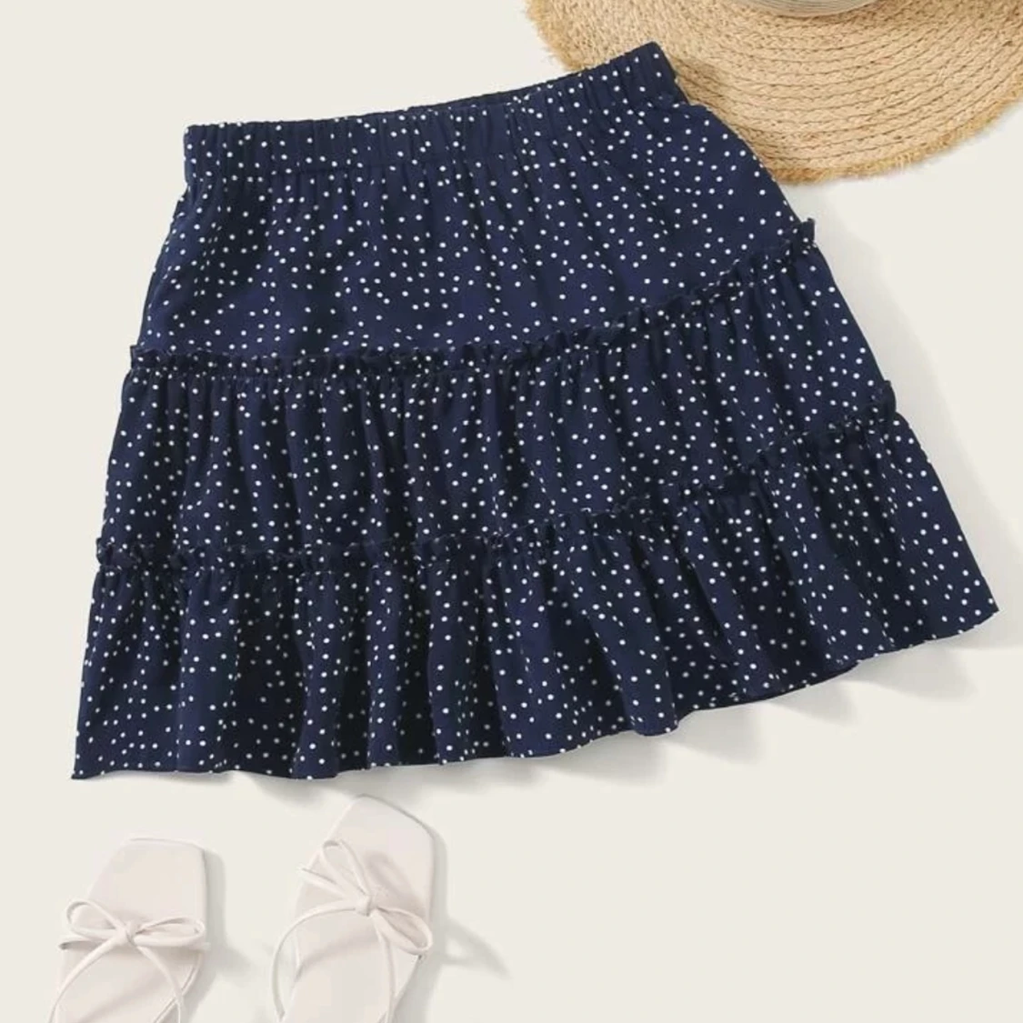 Mörkblå volang kjol med prickar på