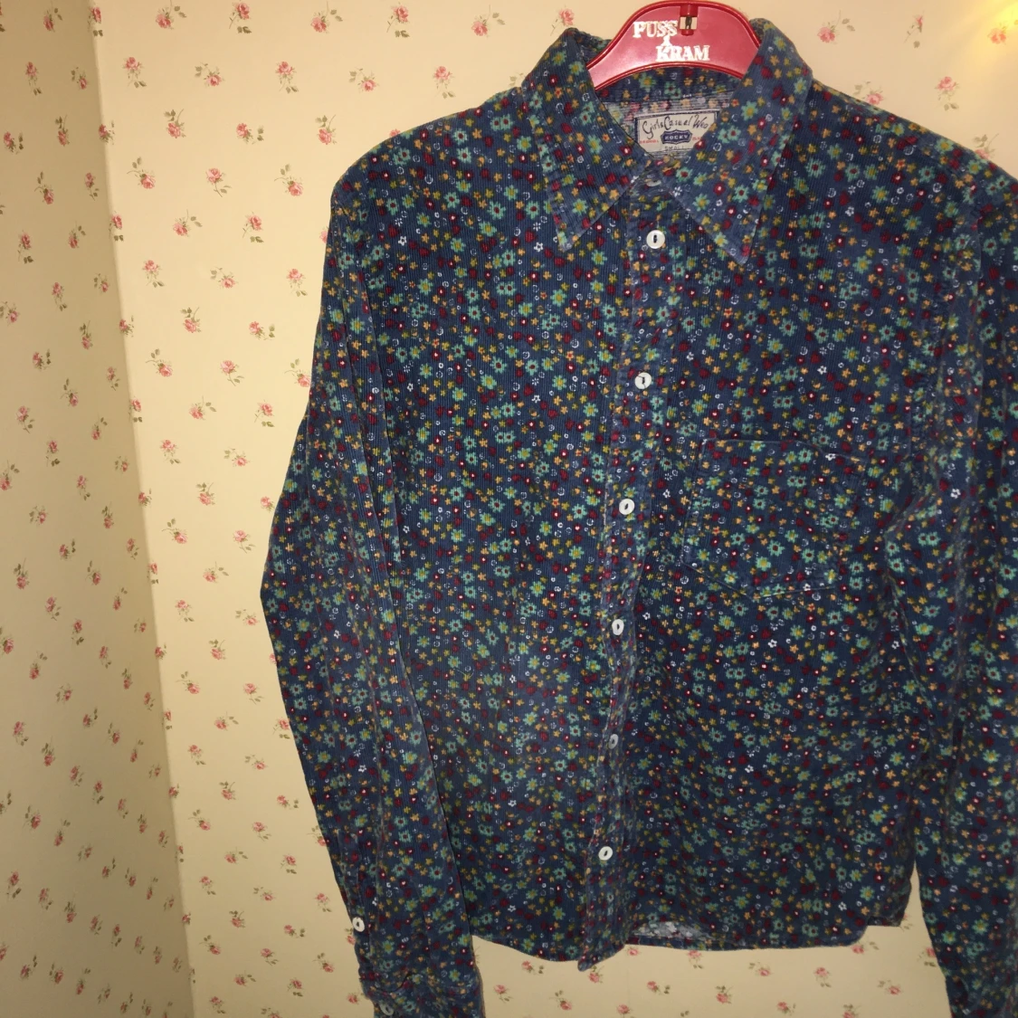 Blågrön blommig manchesterskjorta 