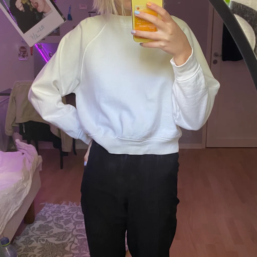 tjocktröja från gina tricot. är super mysig och passformen är lite oversized. . Tröjor & Koftor.