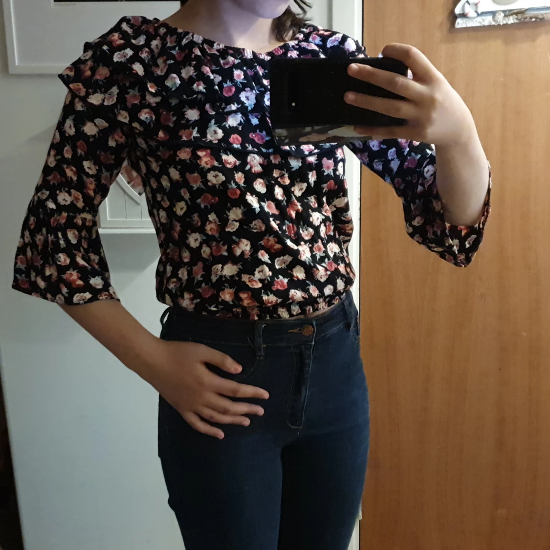 Svart party topp med rosa rosor