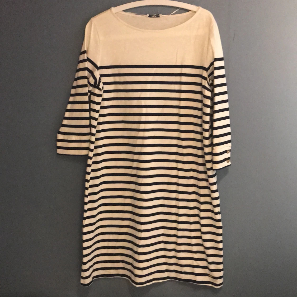 Randig klänning, aldrig använd