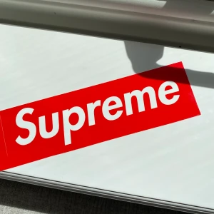 Supreme-sticker - Säljer en supreme sticker om någon skulle vara intresserad! 100kr inklusive frakt 💕🥰