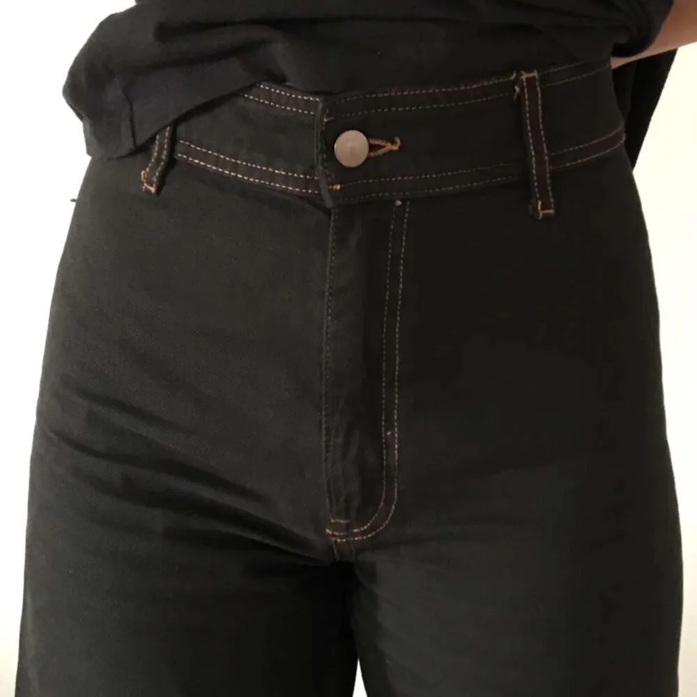 coola jeans från h&m i strl 36 använda 1-2 gånger, buda!!❤️ köparen står för frakten  . Jeans & Byxor.