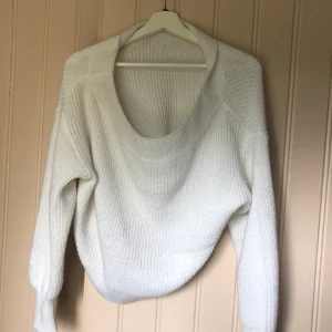 Off-shoulder tröja - Köparen står för frakten, hör av dig om du har fler frågor, köp gärna fler plagg för paketpris❤️🥰