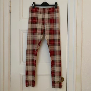 H&M plaid checked leggings - Dare to mix patterns! H&M plaid checked leggings. Never worn. Free delivery within Stockholm. Payment by Swish.