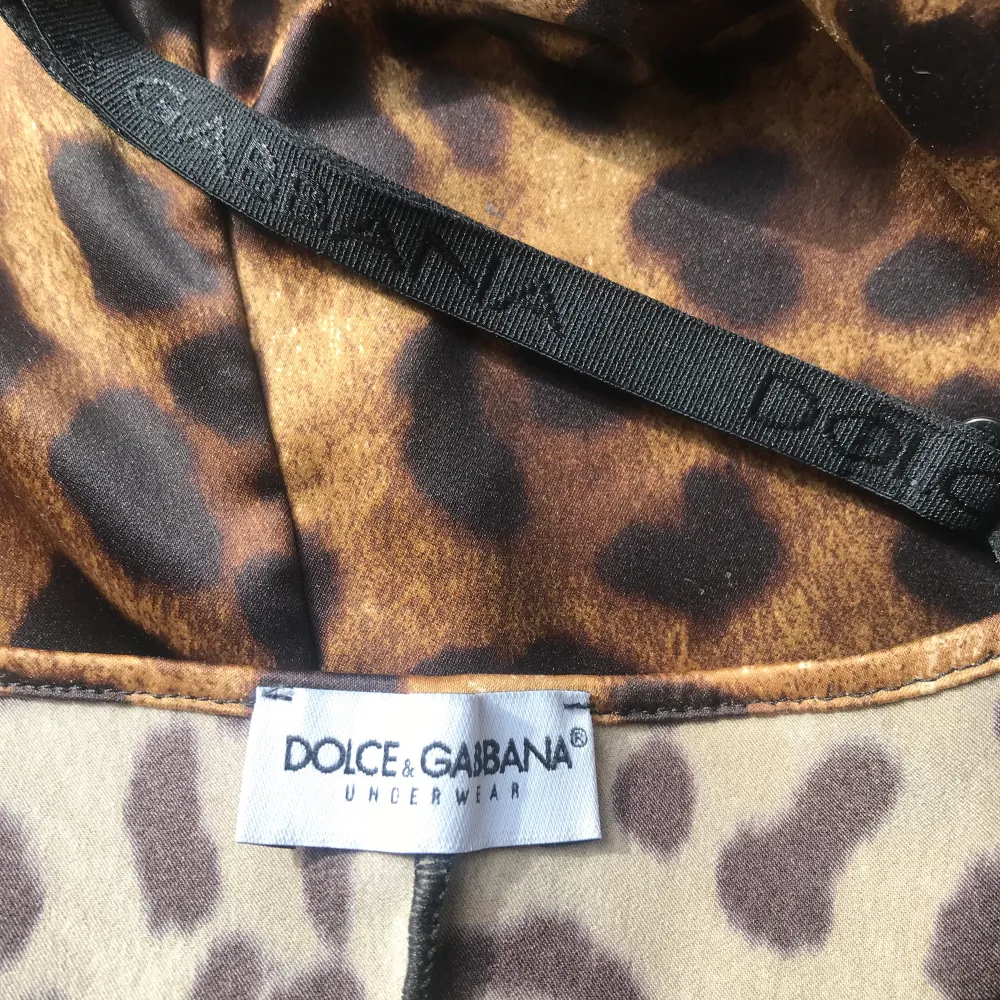 Otroligt fint linne från Dolce Gabbana, värt 1800kr!! . Toppar.