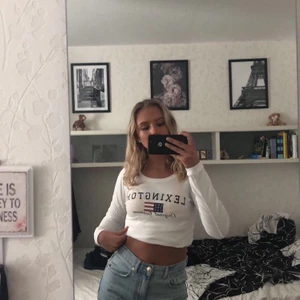 Långarmad tröja  - Säljer min lexington långarmad tröja då den inte kommer till användning! Är storlek S! Tröjan är uppvikt! Skicka för fler bilder. Nypris 900kr  Köparen står för frakt! Budgivning! 