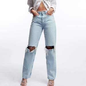 Högsta bud 670 kr! Helt nya jeans i den populära modellen från Gina som nu är slutsålda. Prislapp kvar, endast testade. Storlek 36. 