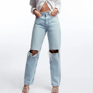 Gina 90s highwaist jeans - Högsta bud 670 kr! Helt nya jeans i den populära modellen från Gina som nu är slutsålda. Prislapp kvar, endast testade. Storlek 36. 