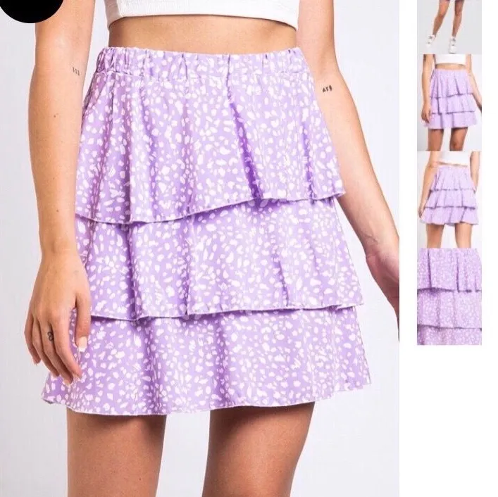 Populär slutsåld kjol från madlady i storlek M. Skulle även kunna passa S. Endast testad bud just nu på 250 kr. Kjolar.