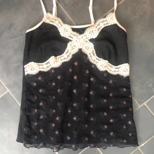 Linne från vero moda - Jätte fint linne som jag köpt här på plick men som ej har kommit till användning. + frakt 22kr