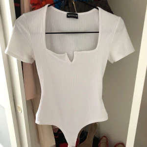 Vit body  - Vit body med fin urringning. 