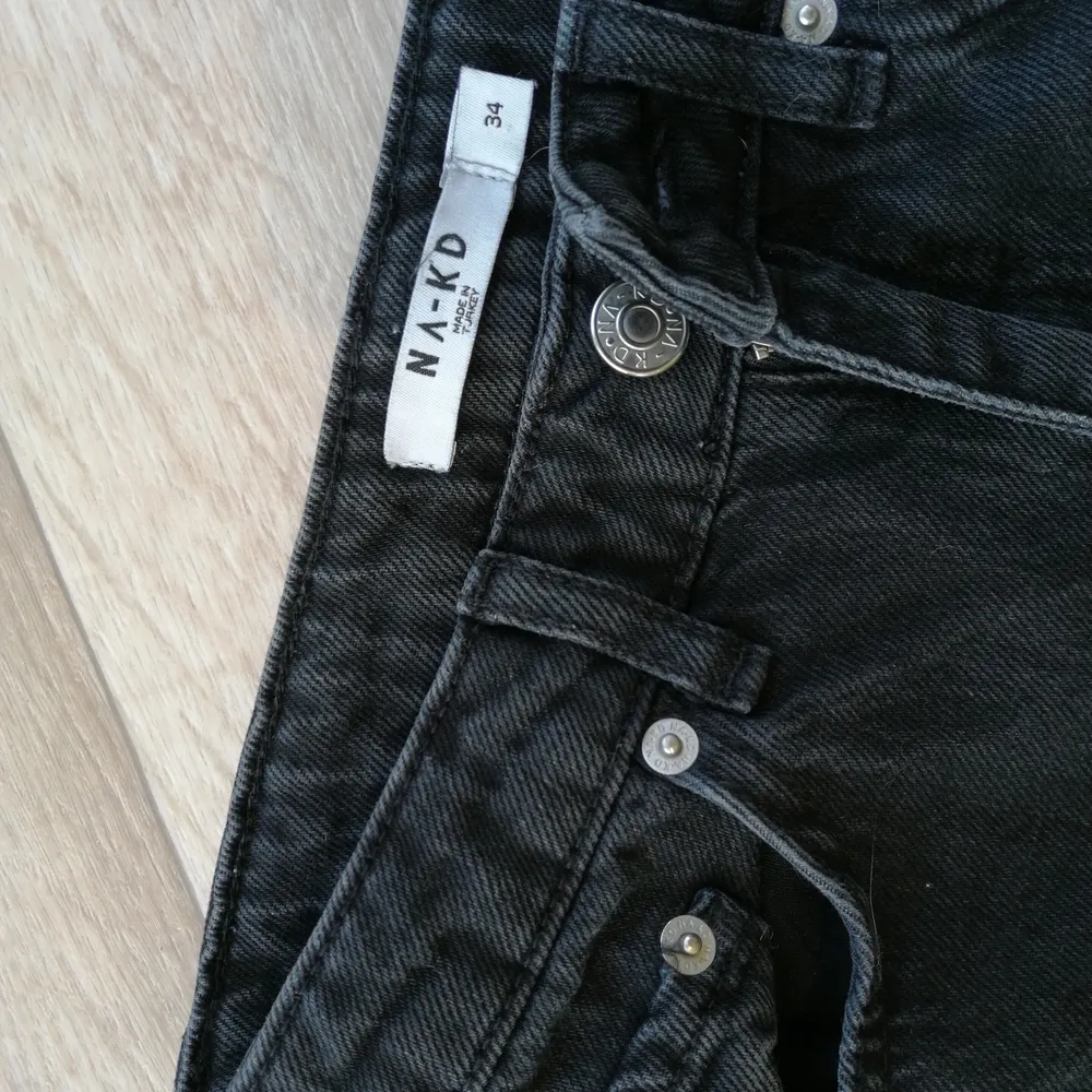 storlek 34, inte alls använda pågrund av att de är för små, pris kan diskuteras. Jeans & Byxor.