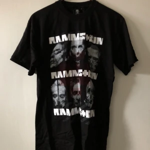  - Rammstein T-shirt i bra skick. Hämtas i Uppsala eller skickas mot frakt 