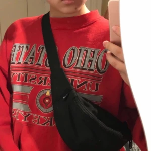  - magväska från BDG köpt på urban outfitters. möts upp i stockholm!