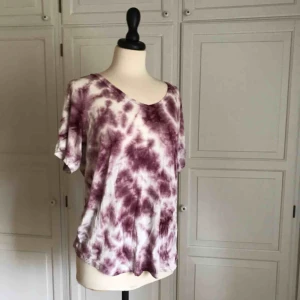  - • Supermjuk T-shirt från American Eagle •  - Från A&Es soft and sexy, superskönt material  50 kr + frakt