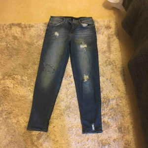  - Snygga jeans från hm str 36 använd 1 gång 