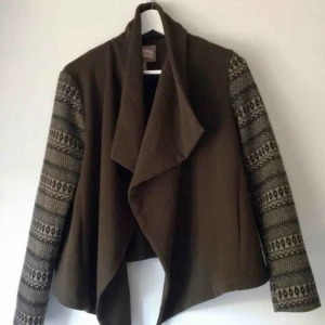  - Funkar även som S.  Oanvänd - nyskick!  Kan användas inne som ute, perfekt till hösten! 