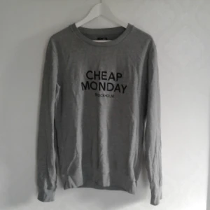  - Tröja från Cheap Monday, riktigt mysig och skön. Säljes i bra skick. Pris 100kr, kan skickas om köparen står för frakt. Betalas med swish.