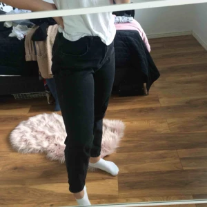  - Mom jeans från Twintip köpte via zalando. Köpare står för frakt