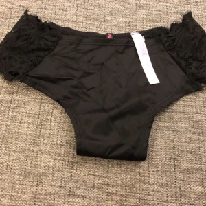 - Super snygga Nya oanvända Victoria secret trosor ( tyvärr ingen prislapp på) Tyvärr fel storlek. Passar även en XS 