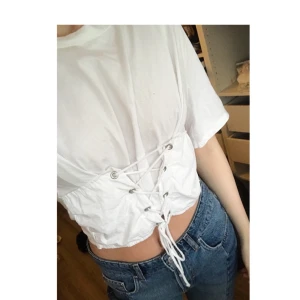  - Topp från PULL&BEAR i storlek S. Nyskick och använd max 3 gånger. Köparen betalar frakten 