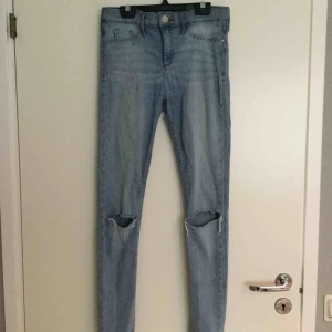 - Stretchiga jeans, river island. I fint skick.