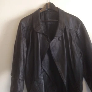 Skinnjacka från myrornas, stor i storlek. - Skinnjacka från myrornas, stor i storlek.