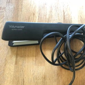 Volumemaster - Björn Axén Volumemaster, OBH Nordica. Suveränt hårstylingsverktyg som gör det enkelt att ge håret mer volym som håller!  