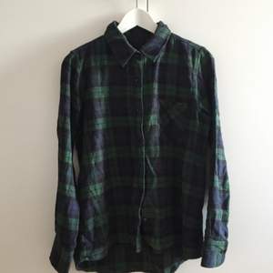 grön/mörkblå flanellskjorta från lager 157! väldigt mjuk och skön att ha på sig :))