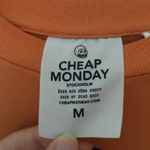  - Passar S och M, cool långärmad från Cheap monday. Sjukt skönt material