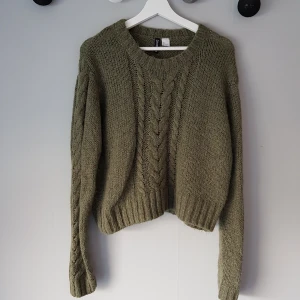  - Stickad tröja från H&M i fint skick. 
