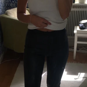  - Jag har aldrig fått användning för dessa då de sitter lite trångt runt mina höfter. Jag kan frakta men då står köparen för det. Pris kan diskuteras. (Fattade inte att Plick klipper bilderna så vill ni ha större bild så skriv till mig) 