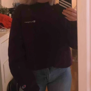  - Lila championtröja jag köpt på beyond retro. Den är i bra skick, men inte kommit till användning. Frakten ingår i priset.