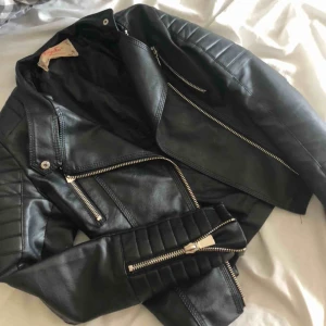  - Skinnjacka från chiquelle