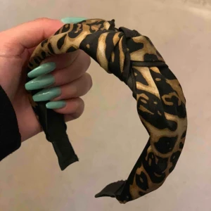  - Fint leopard diadem för endast 30kr! Använd 1 endast gång. (Kund står för frakt!!) 