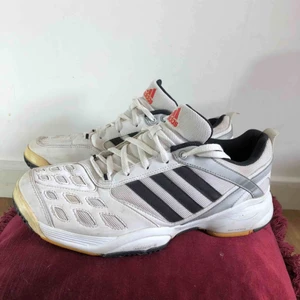  - Adidas träningsskor 