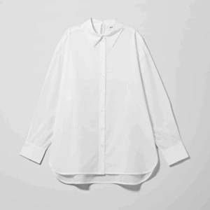  - Skjorta från Weekday som liknar den på bilden. Storlek Xs. Skriv för tydligare bilder. 