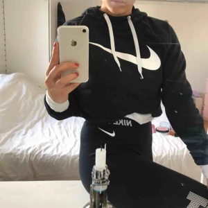  - Skön Nike tröja, passar till både vardagslook och till träning
