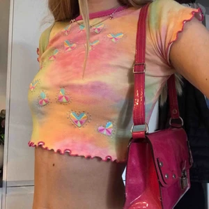  - Tshirt sweeter than sugar🦋💖💛  Väskan är också till salu👛