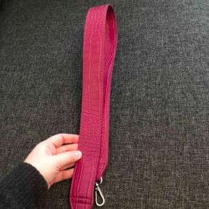  - Väskband från don Donna. Aldrig använd. Frakt 11kr
