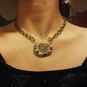 Halsband  - Handgjort halsband av mig, "Ruth Reverie". Frakt tillkommer. 