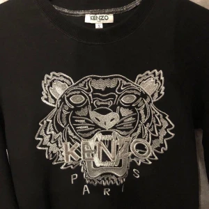 Kenzo tröja strl M - Jag säljer min kenzo tröja storlek M! Mycket bra skick!  Swish finns! 