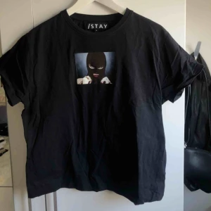  - Tisha från Carlings med coolt tryck!