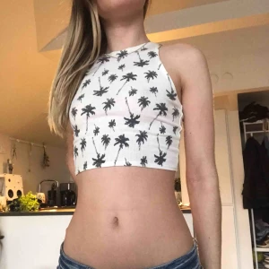 Linne hollister  - Söt croptop perfekt för sommardagar ☀️ 🏝 🏊🏻‍♀️ 