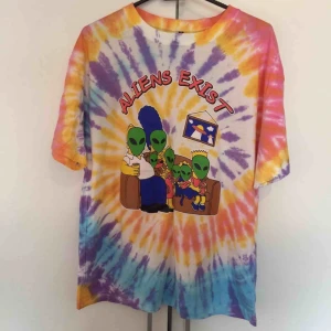  - 🚩 Oanvänd Multifärgad Grafisk Tilfällig T-Skjortor ♻️ Size L 📌 Pris 85kr 📥 Köparen står för frakten 