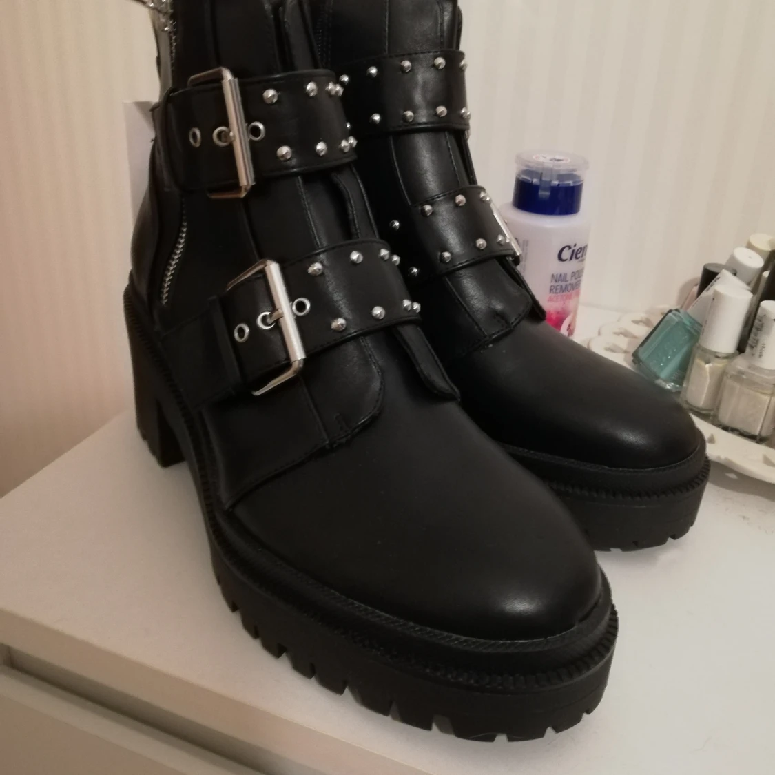 Platåskor med bälten  - 91