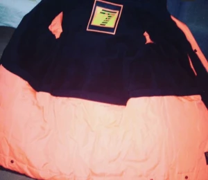 Emporio armani EA7 - Säljer nu en helt ny ea7 emporio Armani jacka med päls innutiköptes på NK i Göteborg nypris 5890 mitt pris 2000