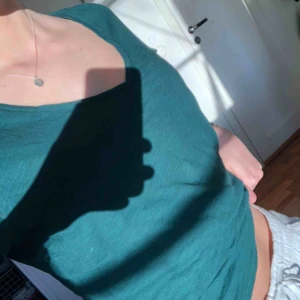  - Grön basic t-shirt knappt använd 💕